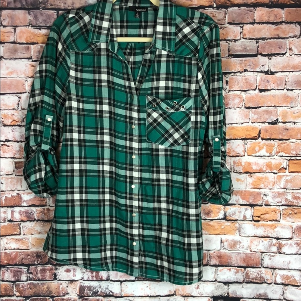 Green and black plaid 3/4 sleeve top women’s